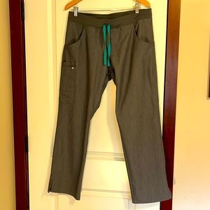 Women’s large Kade scrub bottoms in charcoal